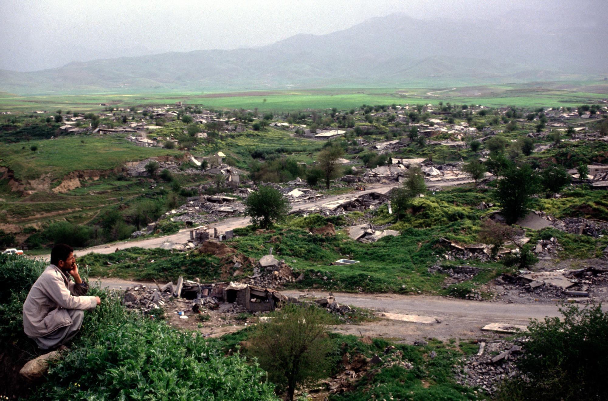 Kurdistan Transformation - Looking over the town as families return to the ruins of...