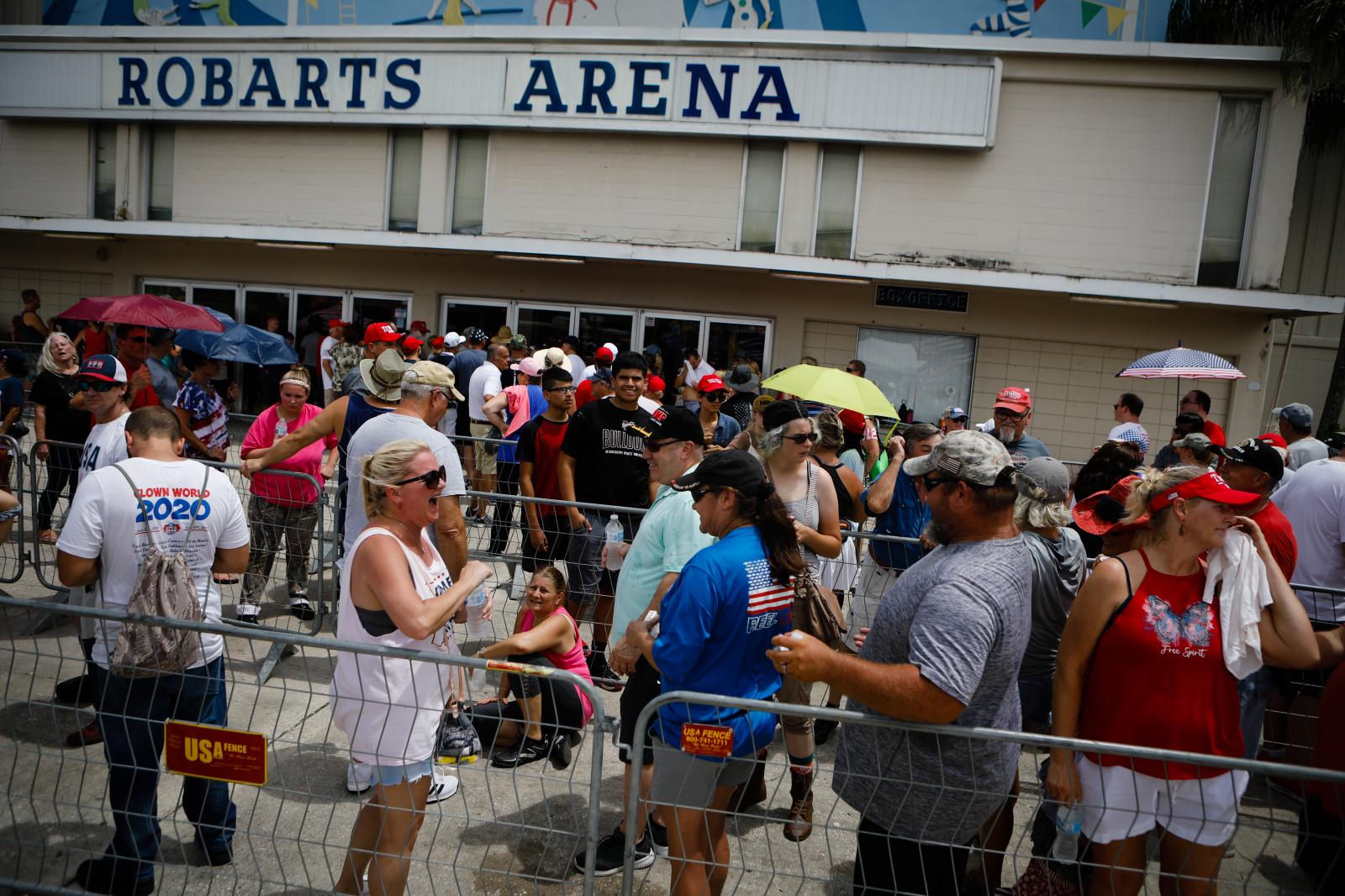 SARASOTA, FL - JULY 03: People ...a Marie Uzcategui/Getty Images)