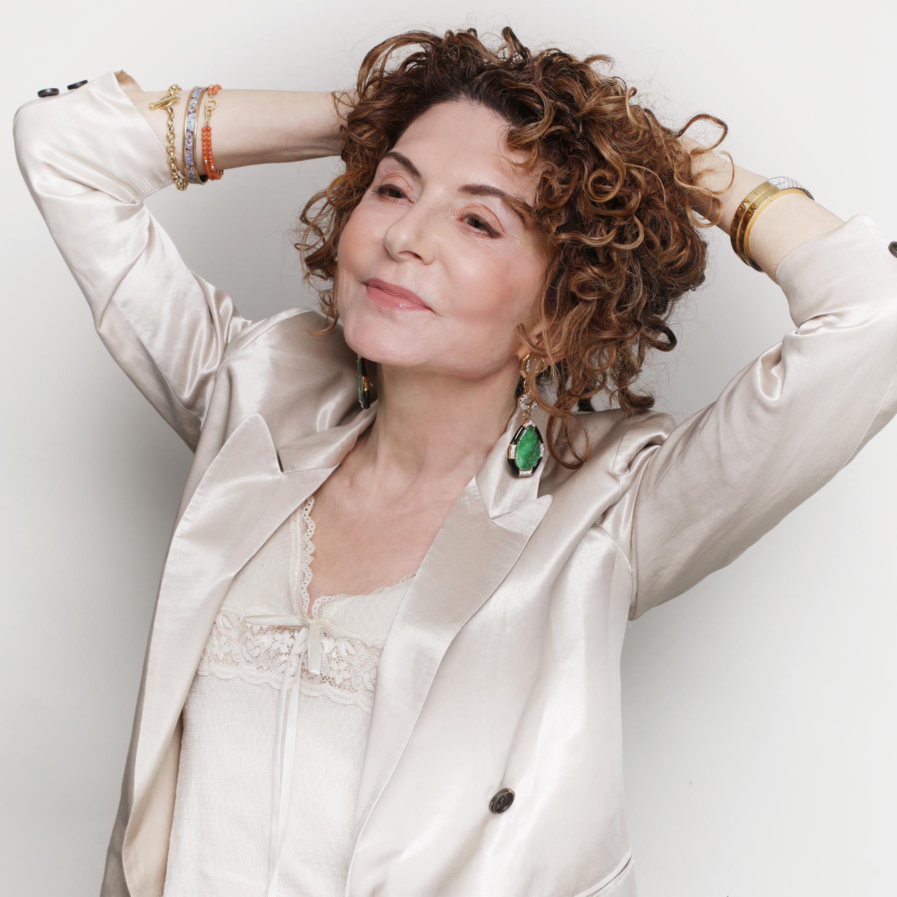 Image from WOMEN & THEIR JEWELRY -   