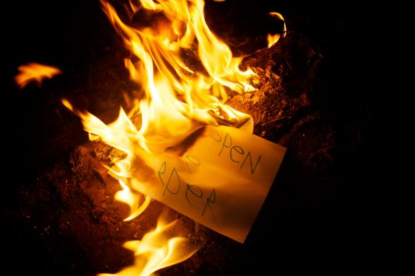 Image from Stranded - Belgrade/Serbia - Refugees burning a sign saying "open the...