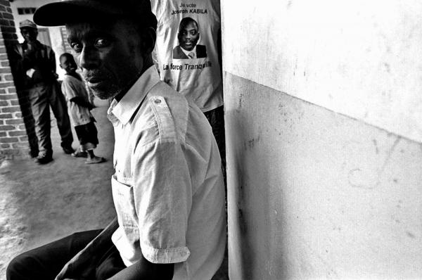 Image from DRcongo Conflict - Family member of patients at the place for the mentally...
