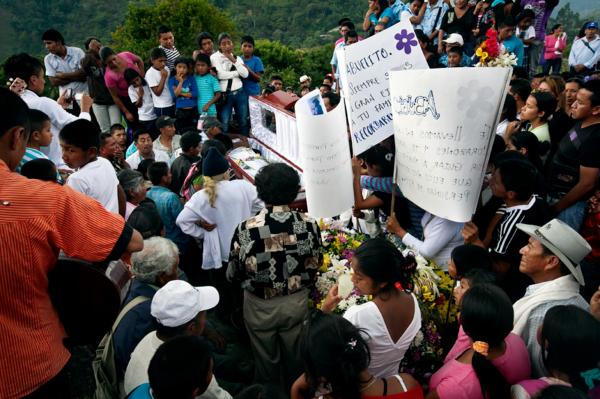 The funeral procession of Abelino, an 88 years old man who passed away from old age. Taquayo, North Cacua.