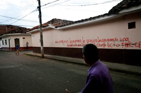 &quot;we do not give birth of children/sons for the war. we look for a political solution of the conflict, FARC-EP&quot; (revolutionary armed forces of Colombia&#39;s people&#39;s army). Santander De Quilichao, North Cauca.