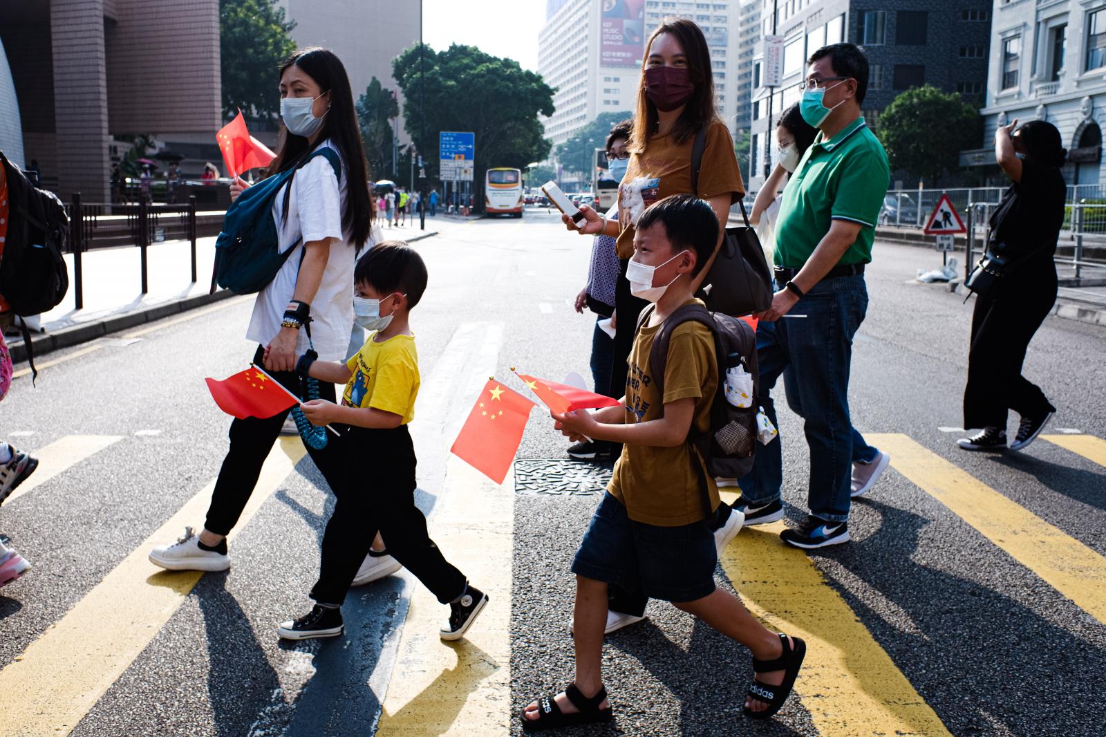 People cross the street with th...le&#39;s Republic of China.