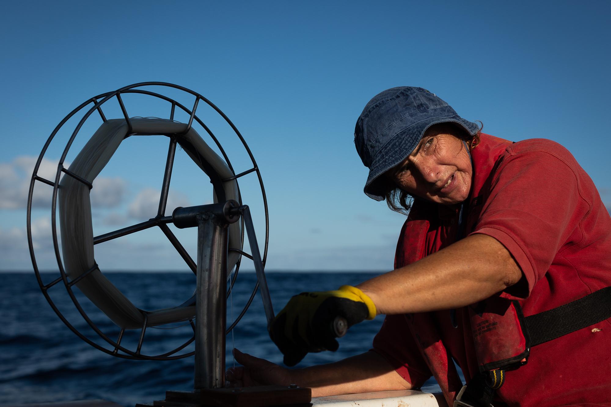Il&iacute;dia pulls the line with the winch during another arduous fishing journey on the...