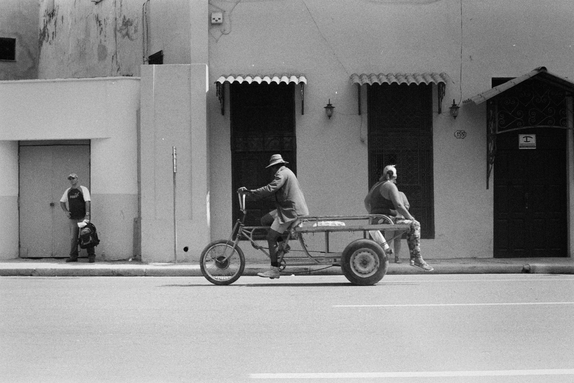 ITINERARIES - Cuban atmosphere. Pictures from two trips on the biggest...