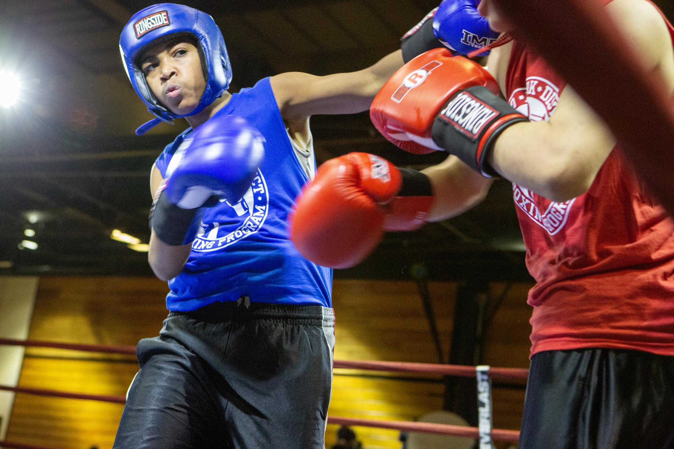 10 years in a boxing gym - CHICAGO, APRIL 9, 2015 : The Crushers compete in the...