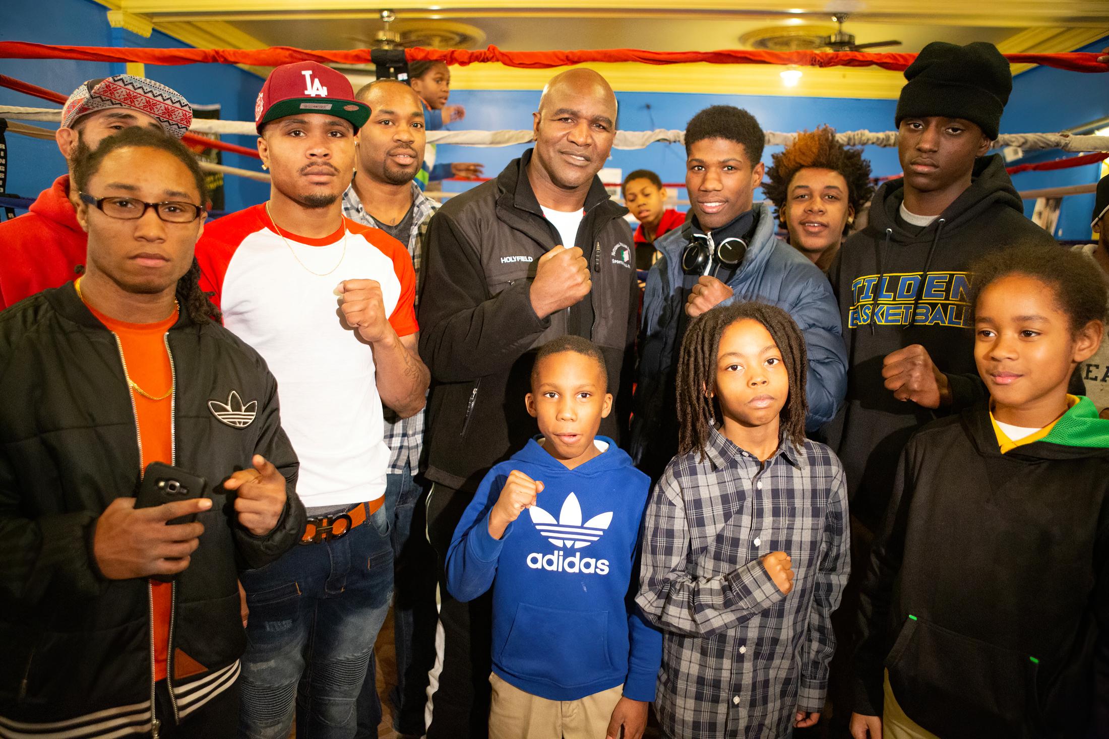 10 years in a boxing gym - World Champion Evander Holyfield visits the Crushers...