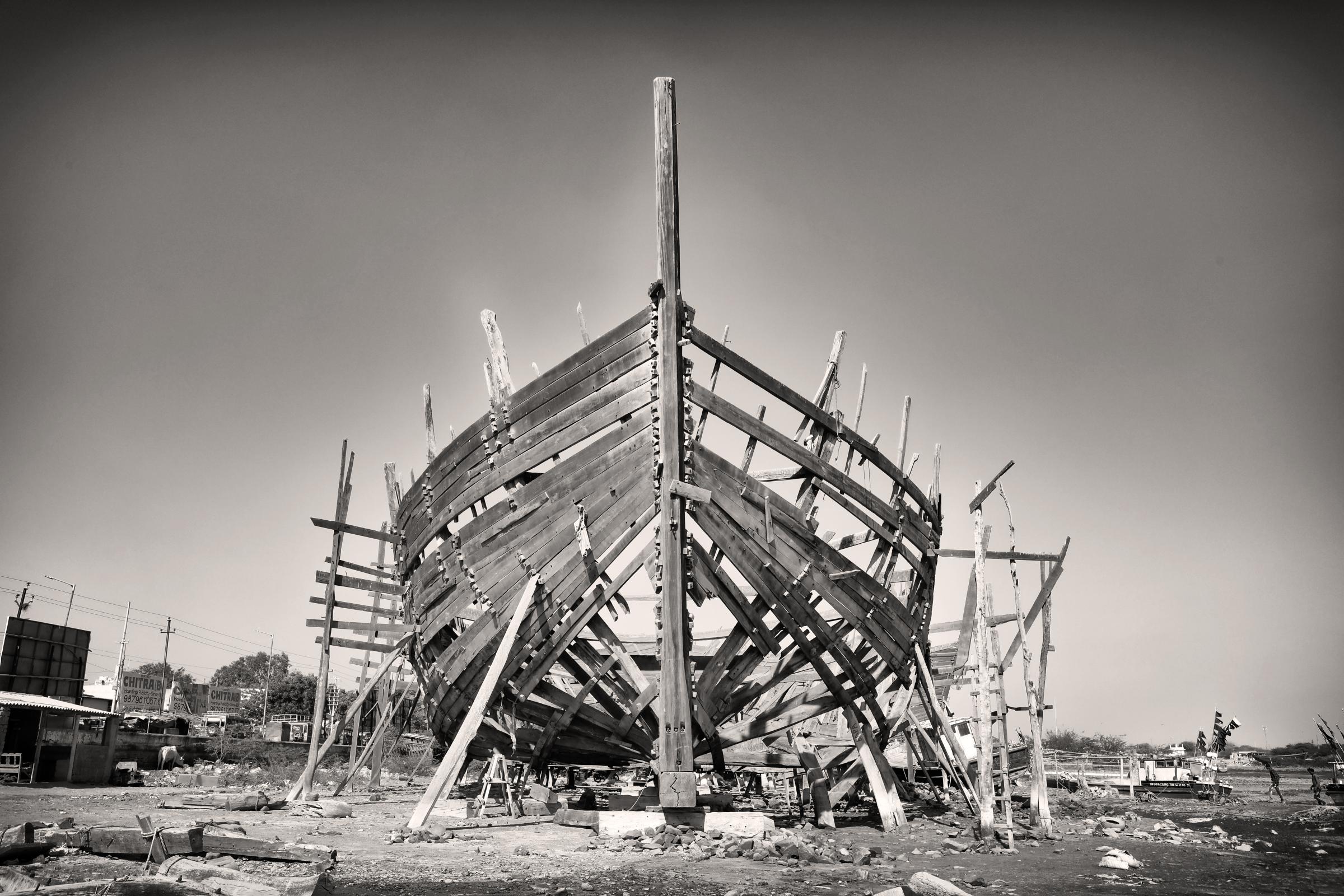 the last dhows : Ship builder of the sea of Oman - FEBRUARY 1RST, 2019, MANDVI, GUJARAT, INDIA : (Photo by...