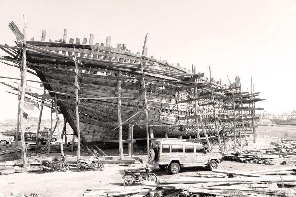 the last dhows : Ship builder of the sea of Oman
