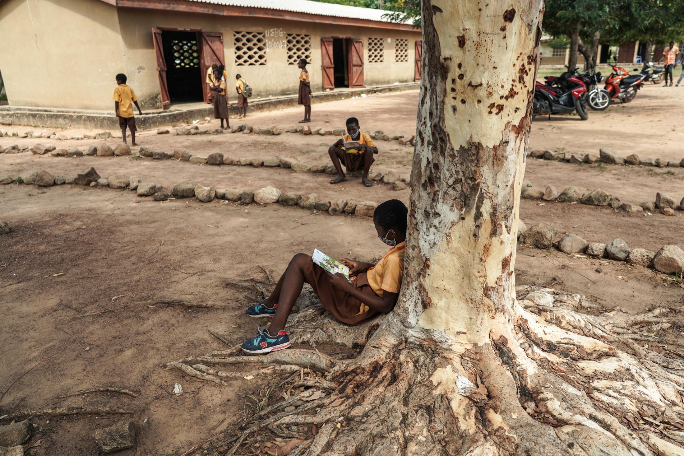 Tales Under the Baobab Tree - Students of Gowrie Primary School read book they received...