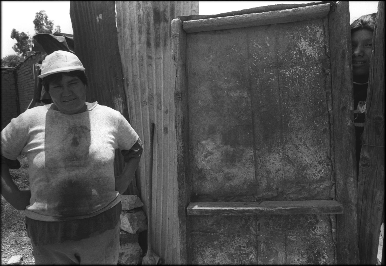 Levantando muros -   