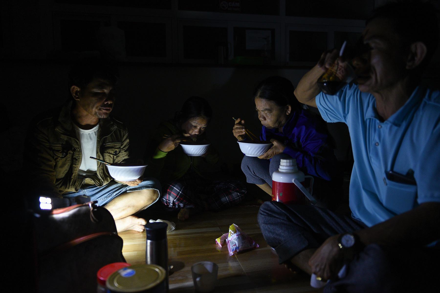 Family eats in a shelter as Typhoon Molave lashes Vietnam&#39;s coast in Binh Chau village, Quang Ngai province October 28, 2020. 