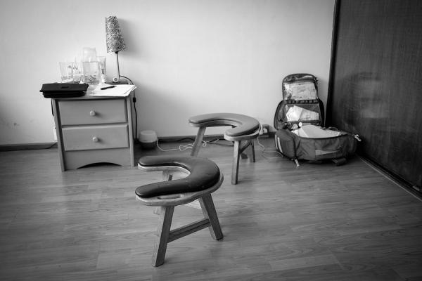 URBAN MIDWIVES - Midwives come to attend home births with childbirth chairs, a first aid backpack with medications...