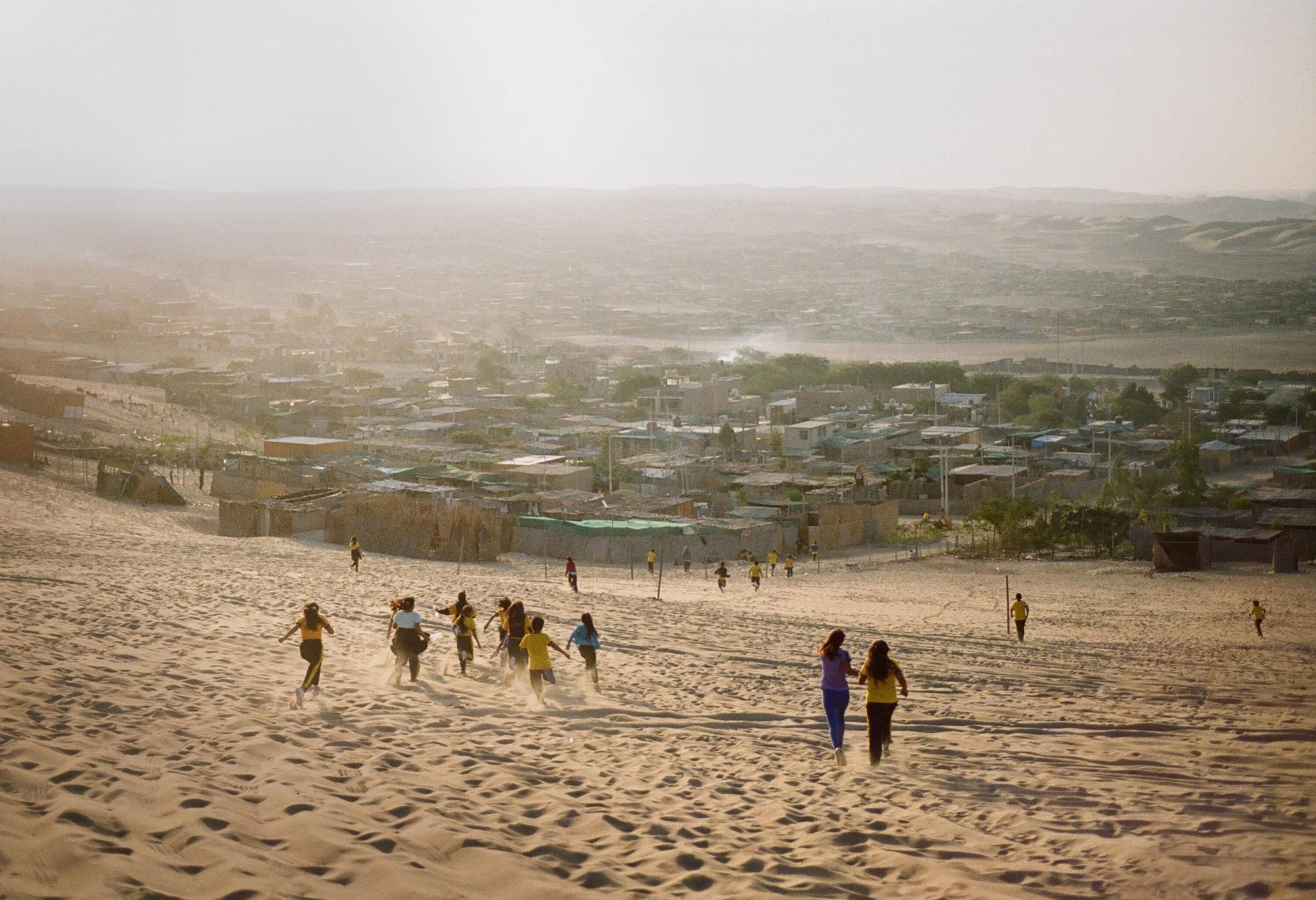Reveries of a Solitary Walker - Les enfants du désert d'Ica Pérou, 2019
