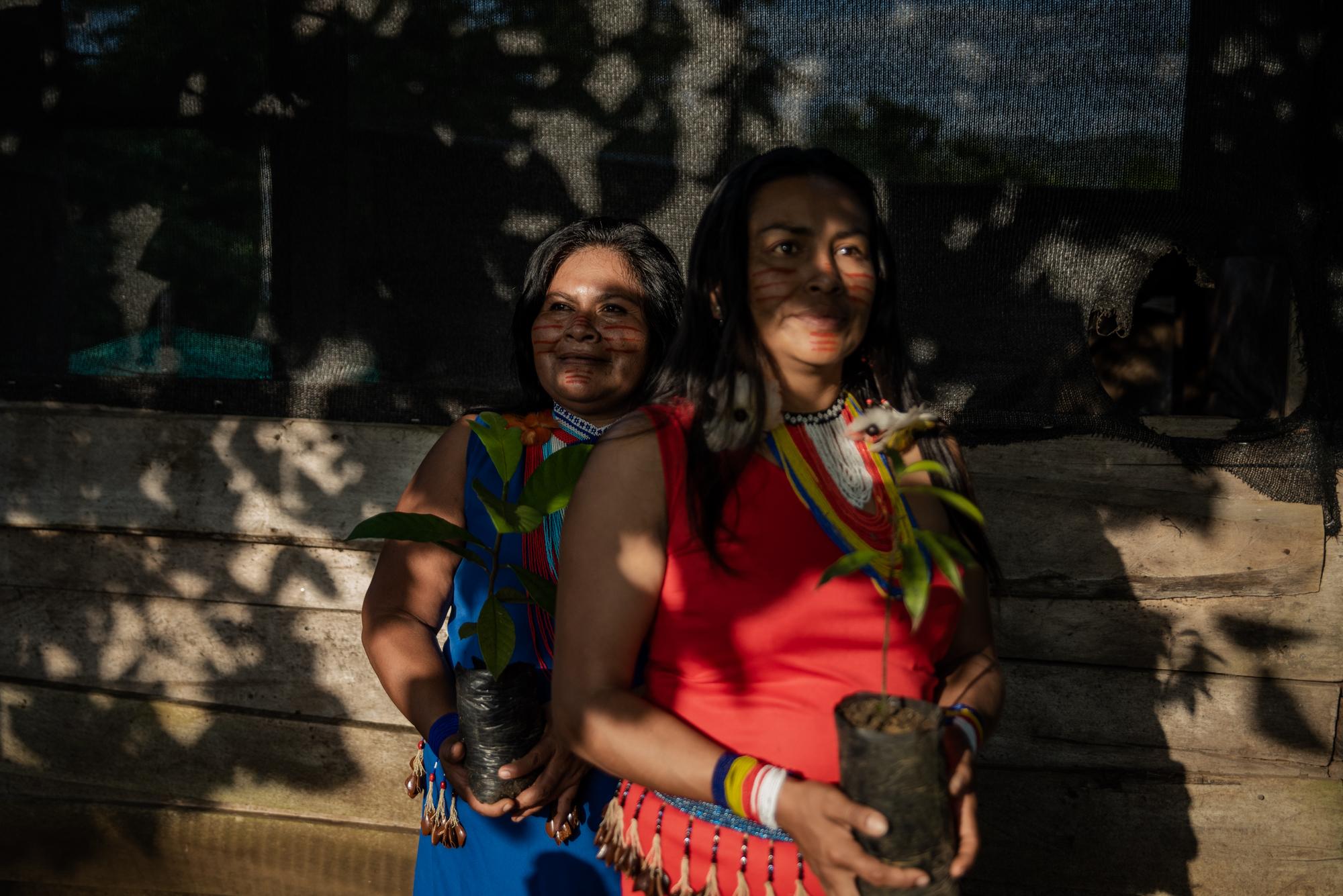 UN WOMEN Ecuador - Raquel Antun (52) y Shira Mashinkiash (38) apiculturas...