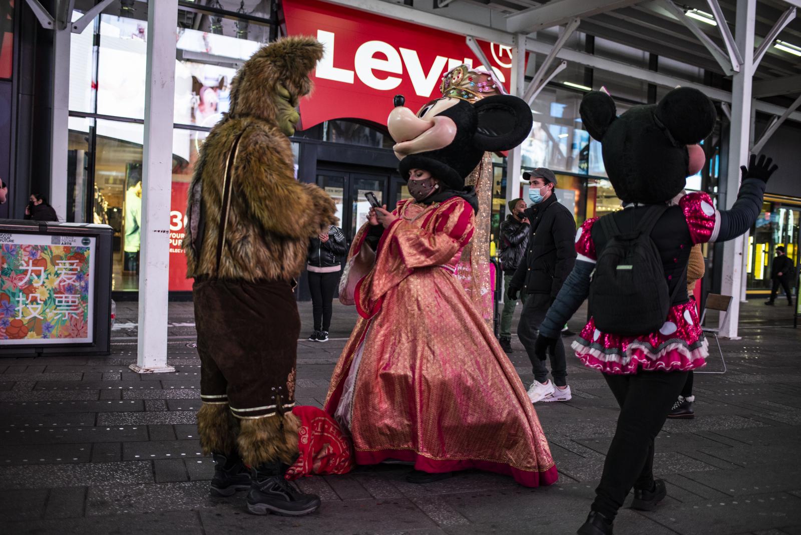 Street performers Jose and Nad...Times Square. November 3 2020.