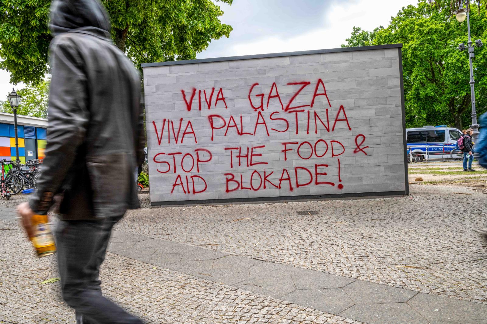 BERLIN, GERMANY - MAY 15: Peopl...by Craig Stennett/Getty Images)