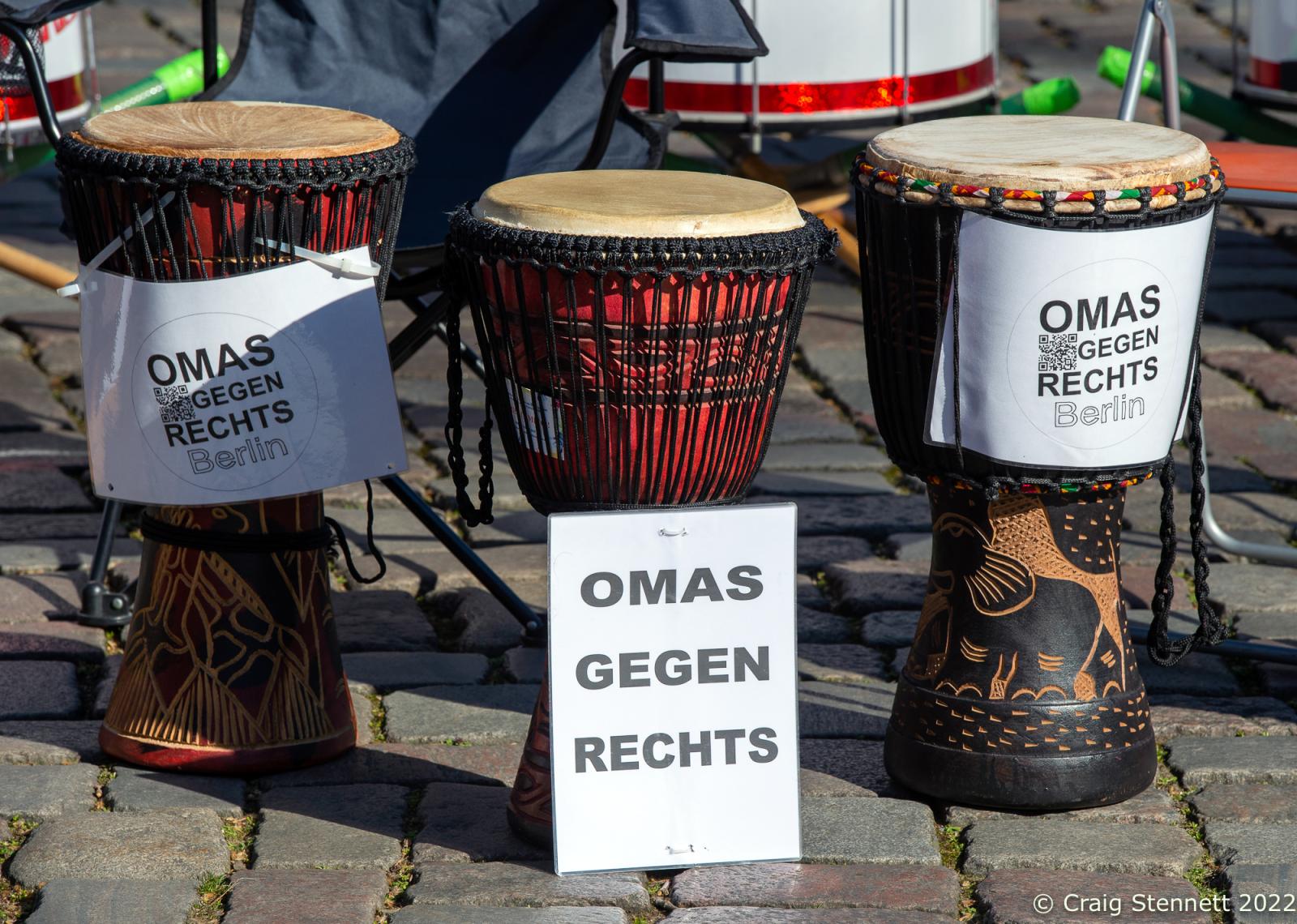 Omas Gegen Rechts Trommeln, Berlin.