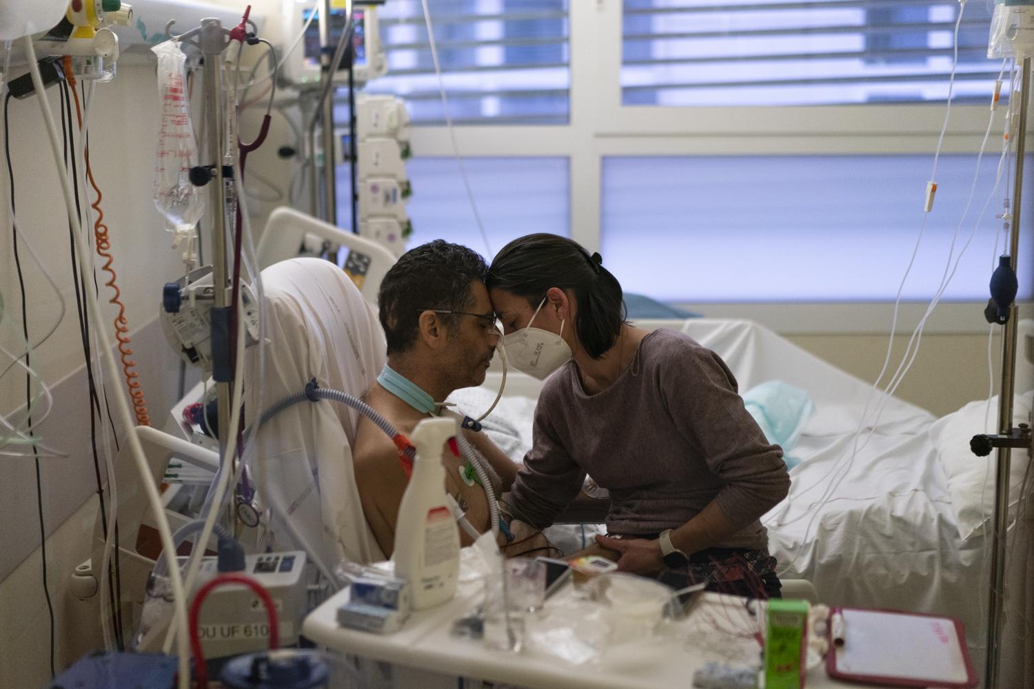 Amelie and Ludo Khayat hold eachother during a visit at the COVID-19 intensive care unit of the...