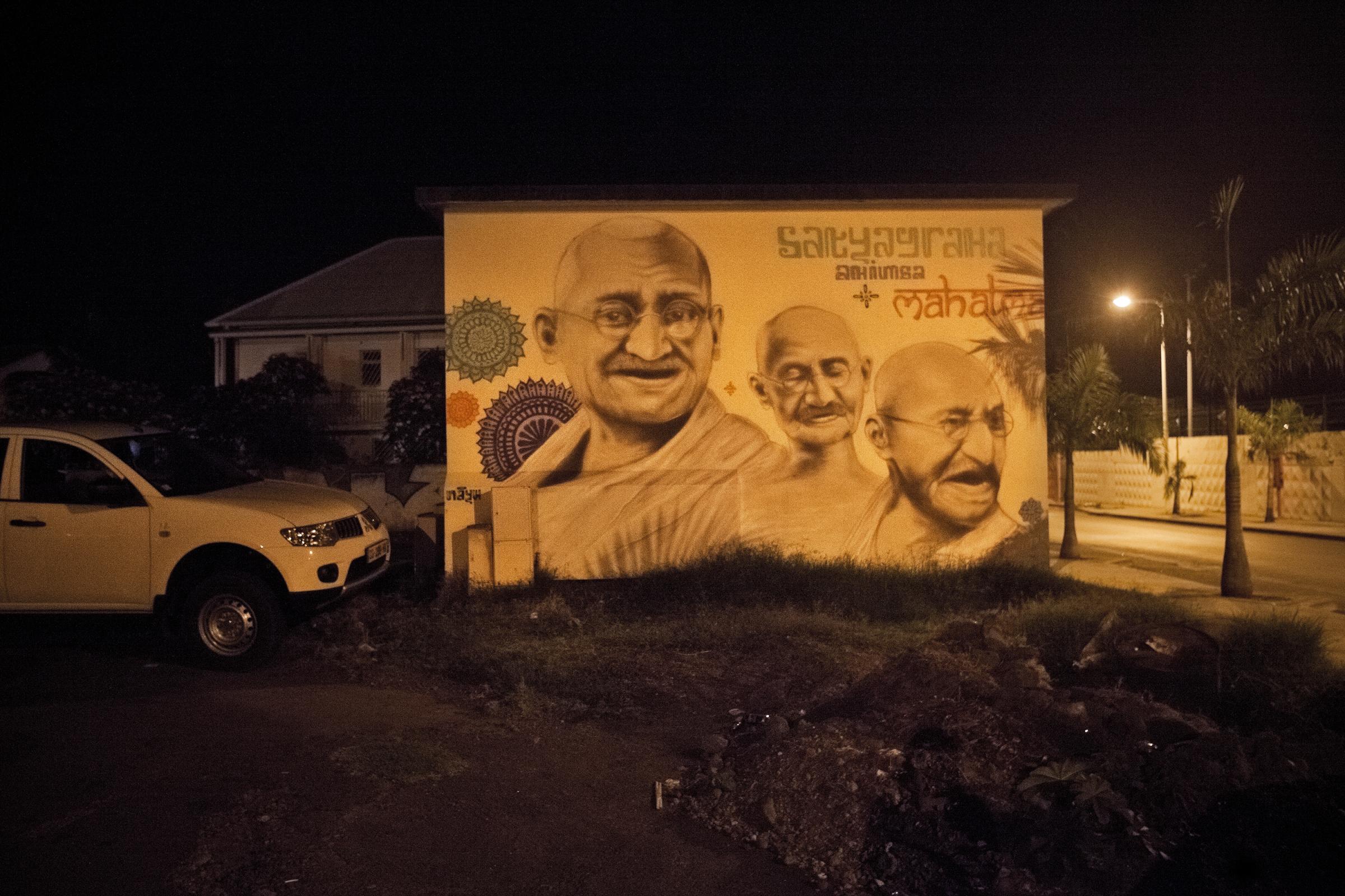 • De l'Inde à La Réunion, de l'Engagisme à la liberté (Ile de La Réunion) - Graffiti en hommage à Gandhi, Saint-Louis....