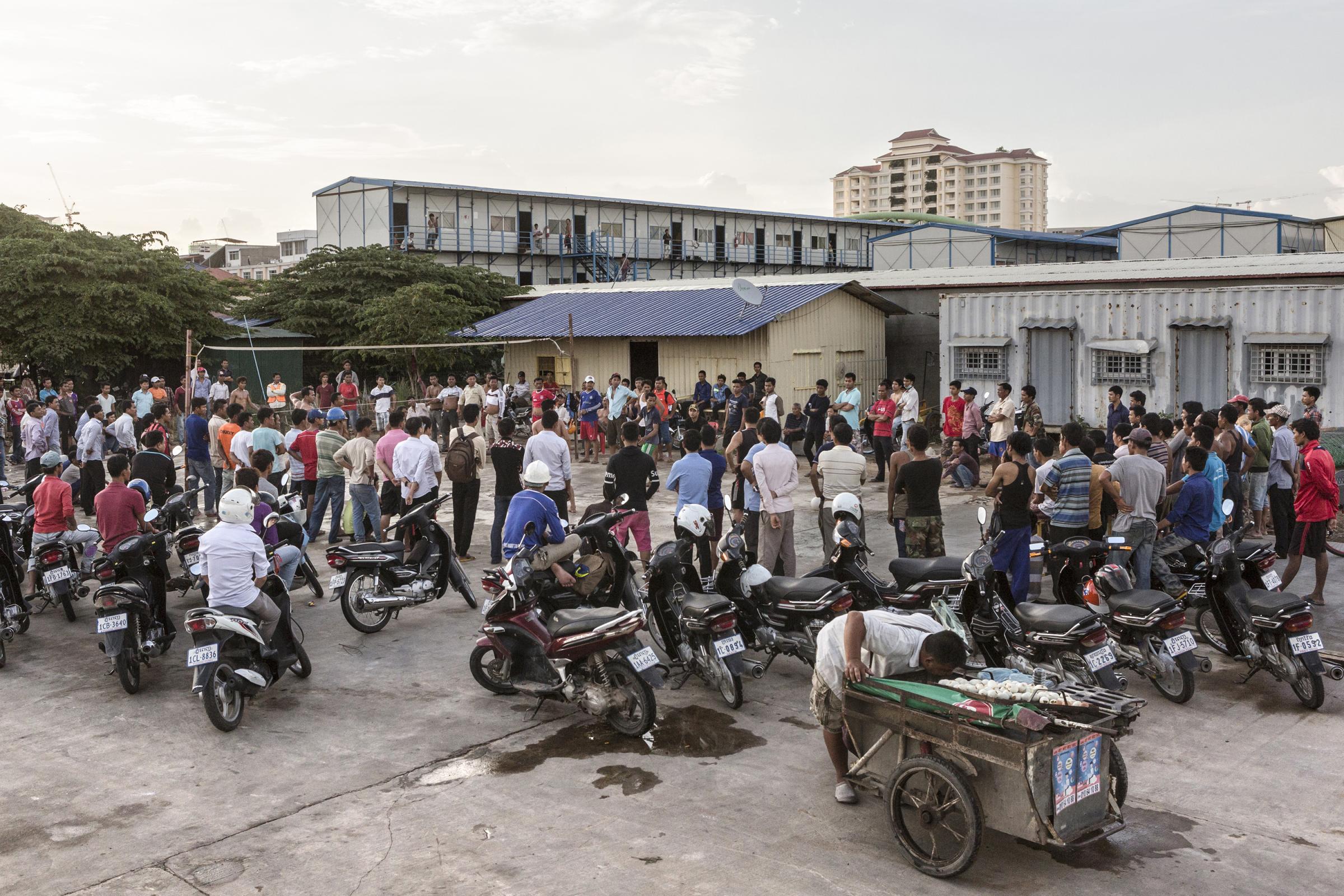 • Diamond Island: Le paradis ultra-moderne Cambodgien -  Quelque 200.000 ouvriers travaillent dans les...