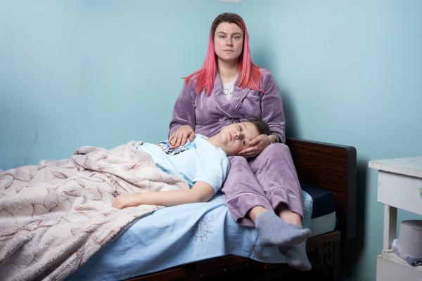 Image from Donbas War and Peace - Розовые волосы