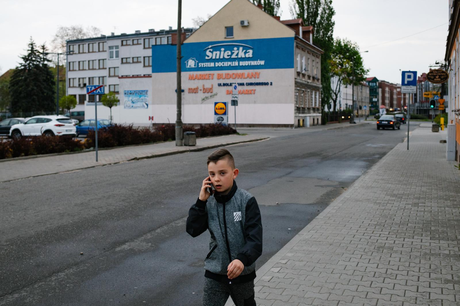  A child walks along a street in Słubice 