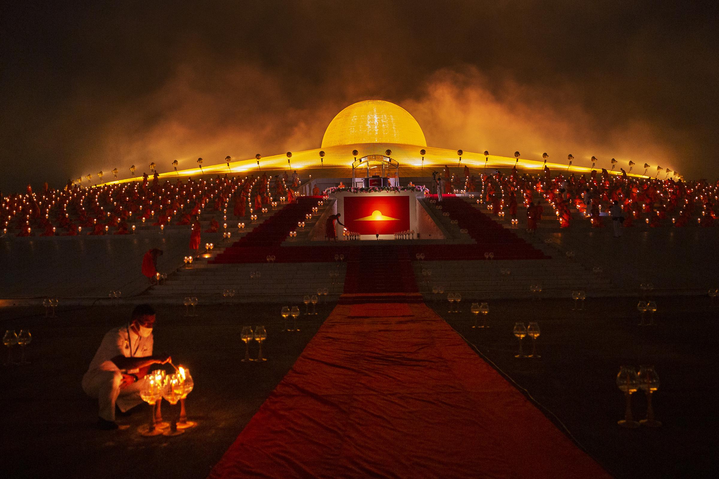 Singles - One-thousand monks pray after lighting one-hundred...