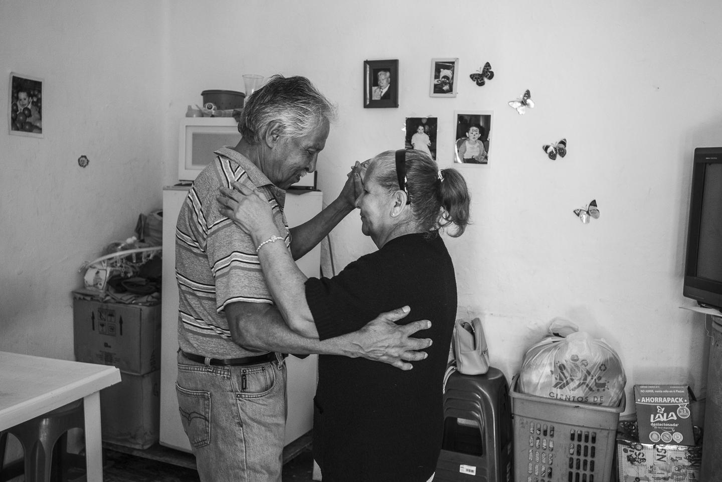 Letters from a distance - Mrs. Enriqueta Hern&aacute;ndez and her husband Manuel Zaragoza have been reunited after...