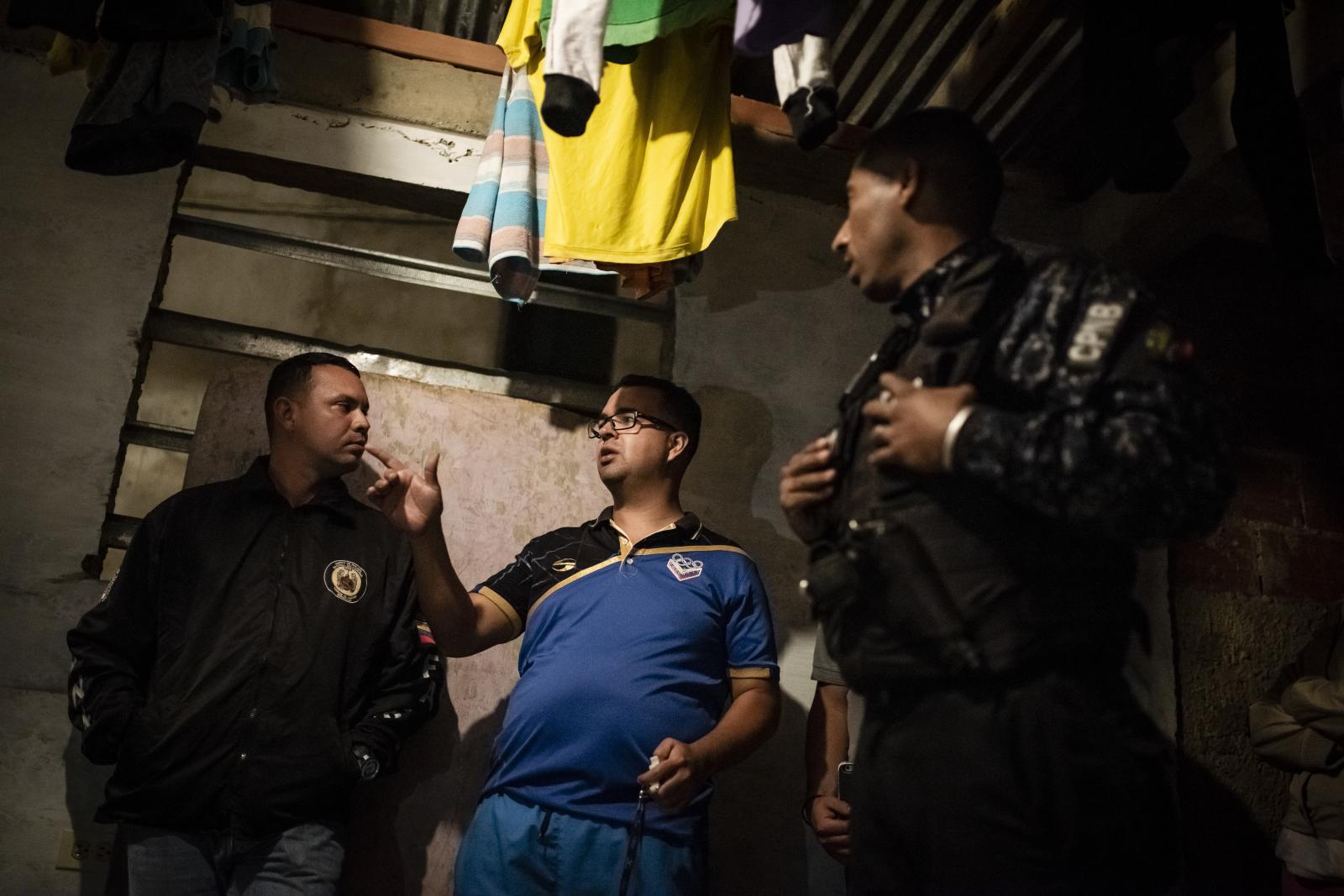 Witness gives statements to police about the murder of a family member in the city of Caracas....