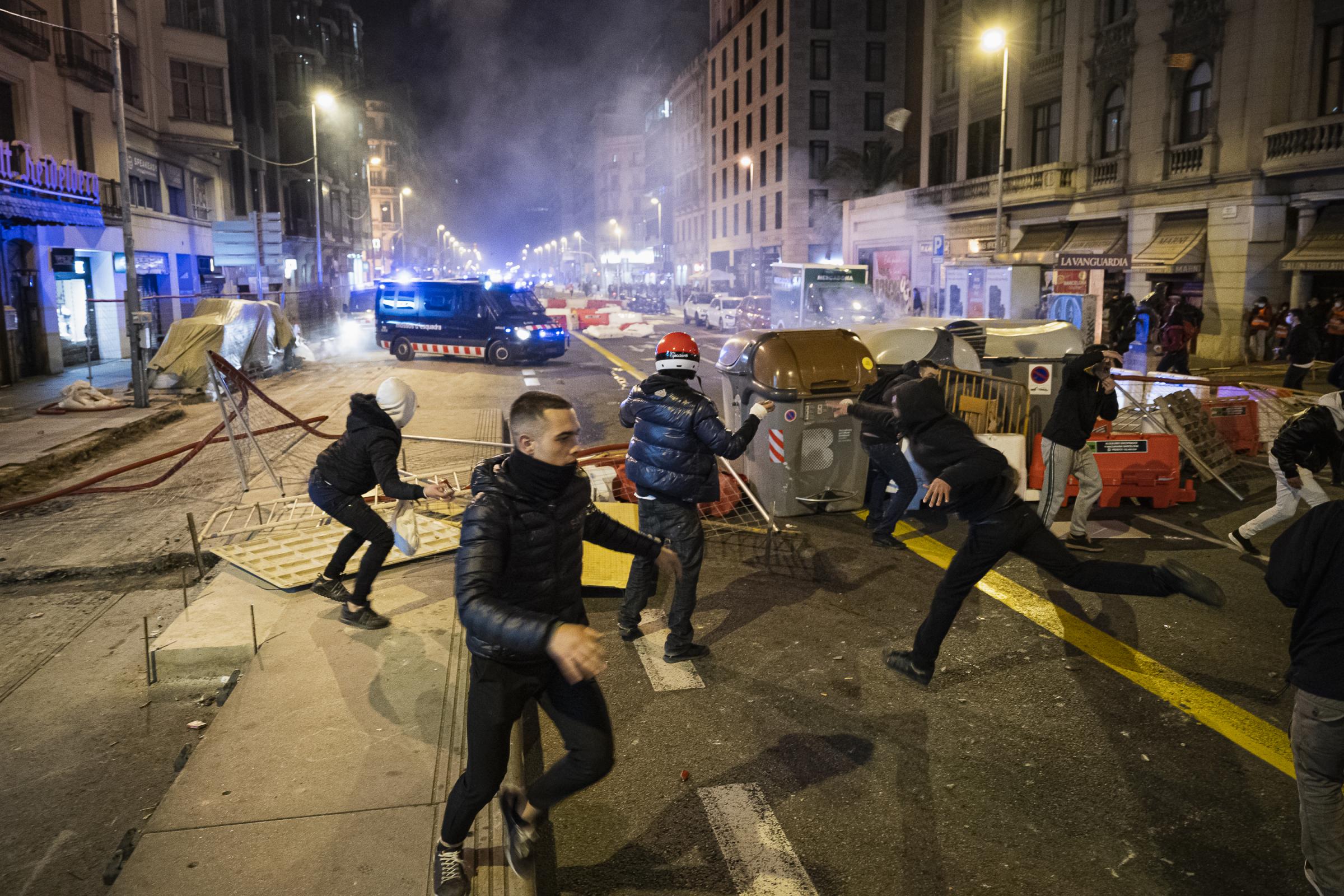 Riots in the Ronda de la Universitat, in Barcelona.
