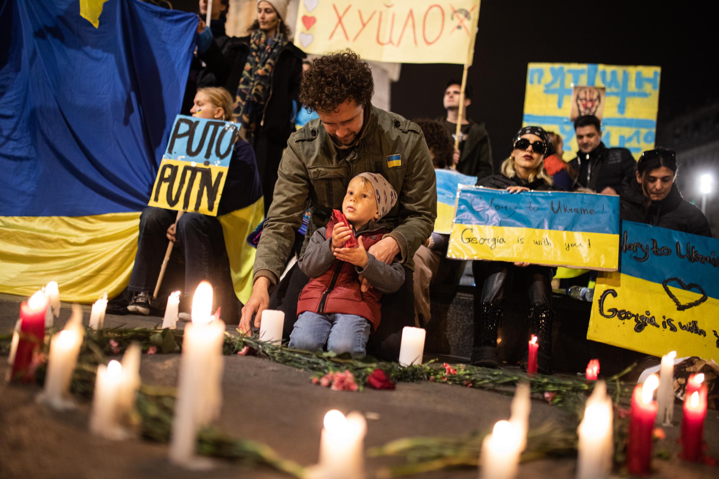Protestors In Spain Rally For Ukraine After Russian Invasion - BARCELONA, SPAIN - FEBRUARY 26: People take part in a...