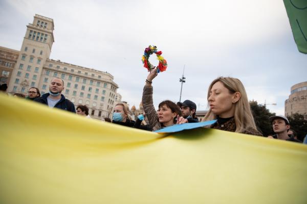 Manifestantes En España Se Manifestan Por Ucrania Después De La Invasión Rusa