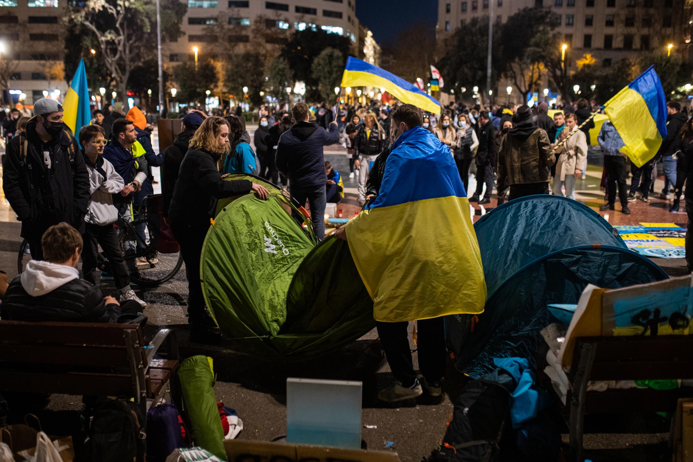 Protestors In Spain Rally For Ukraine After Russian Invasion - BARCELONA, SPAIN - FEBRUARY 27: Two activists are setting...