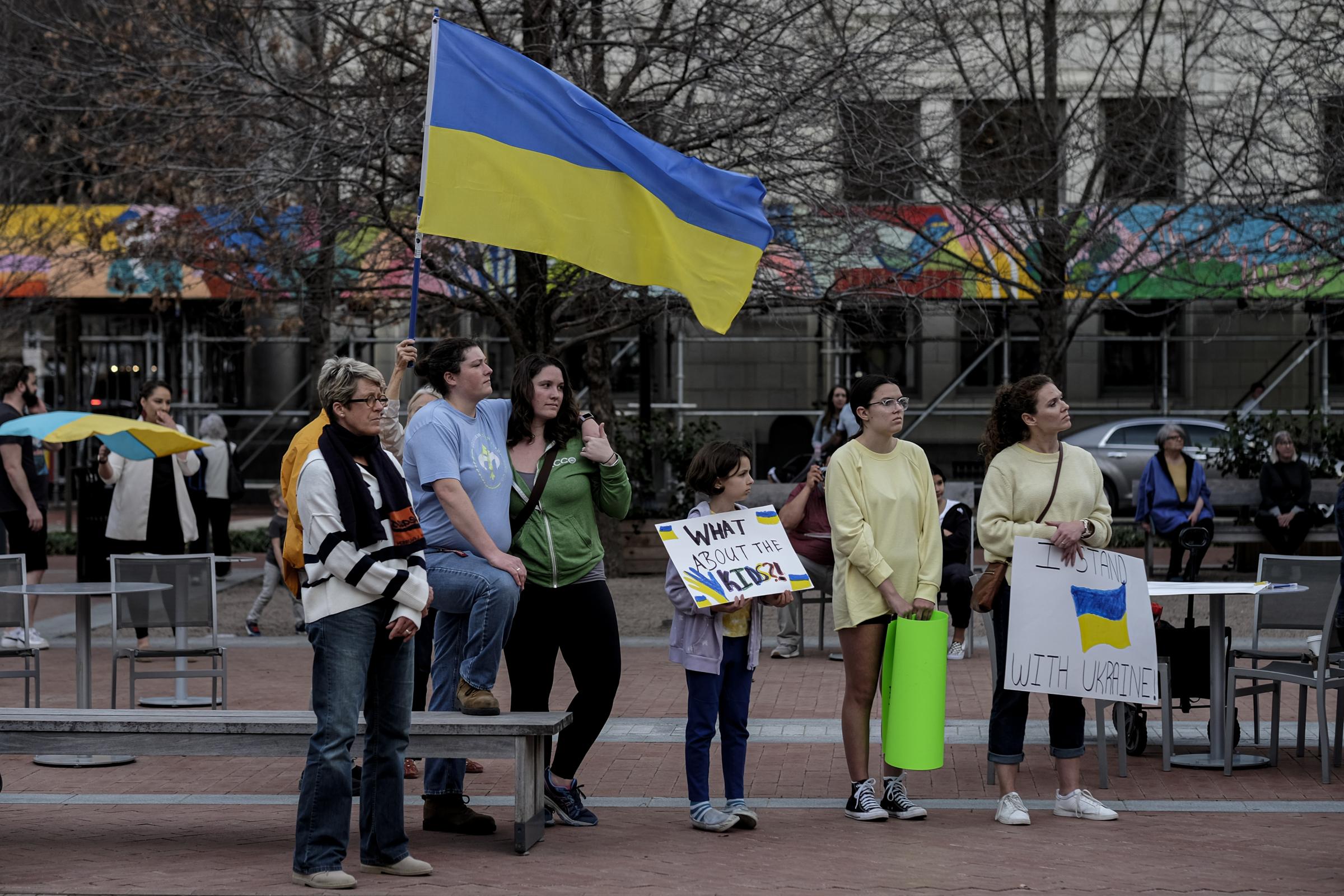 Art and Documentary Photography - Loading RUSANOWSKY_20220304_Save_Ukraine_Protest_Fort_Worth_2_1557.JPG