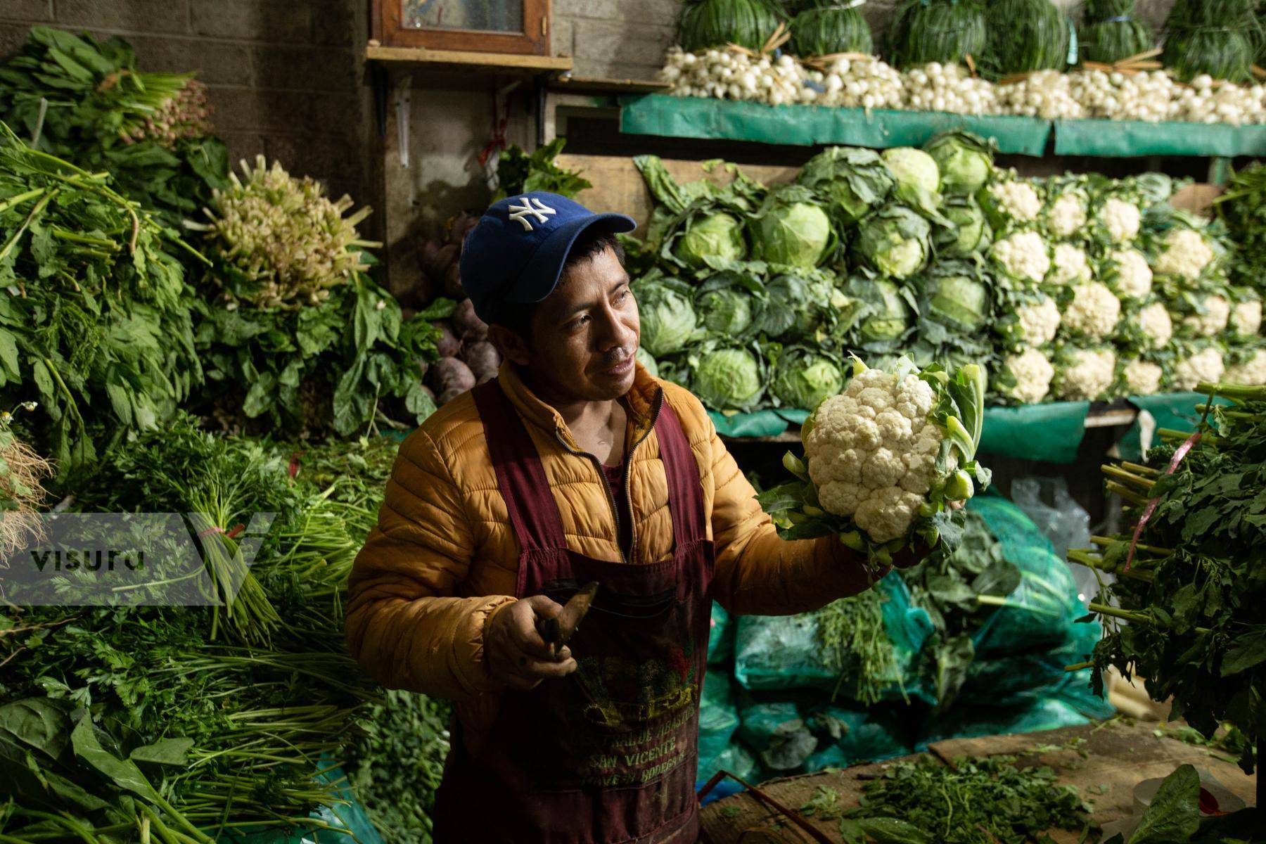 Purchase Cauliflower seller by Octavio Hoyos