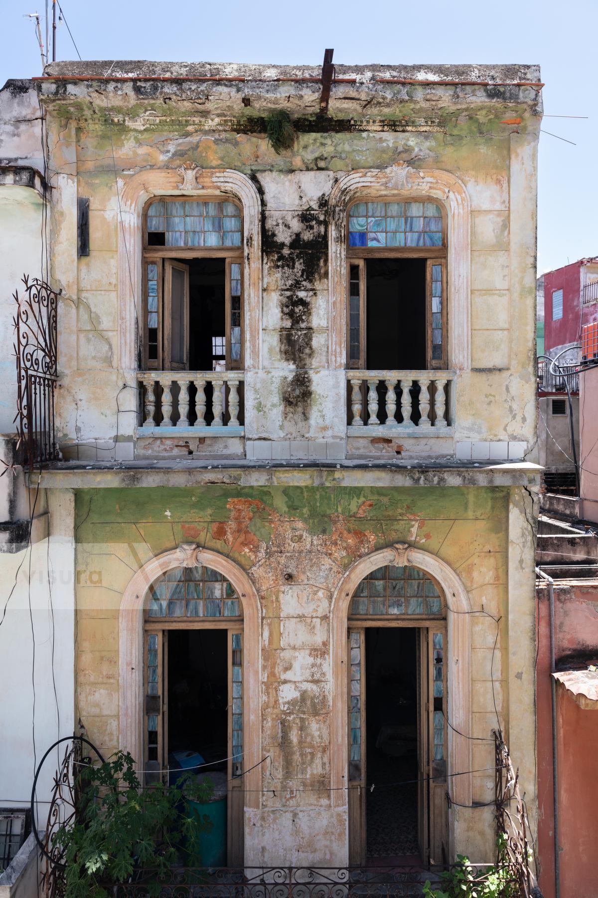 Purchase Old Havana building / Habana Vieja by Silvia Ros