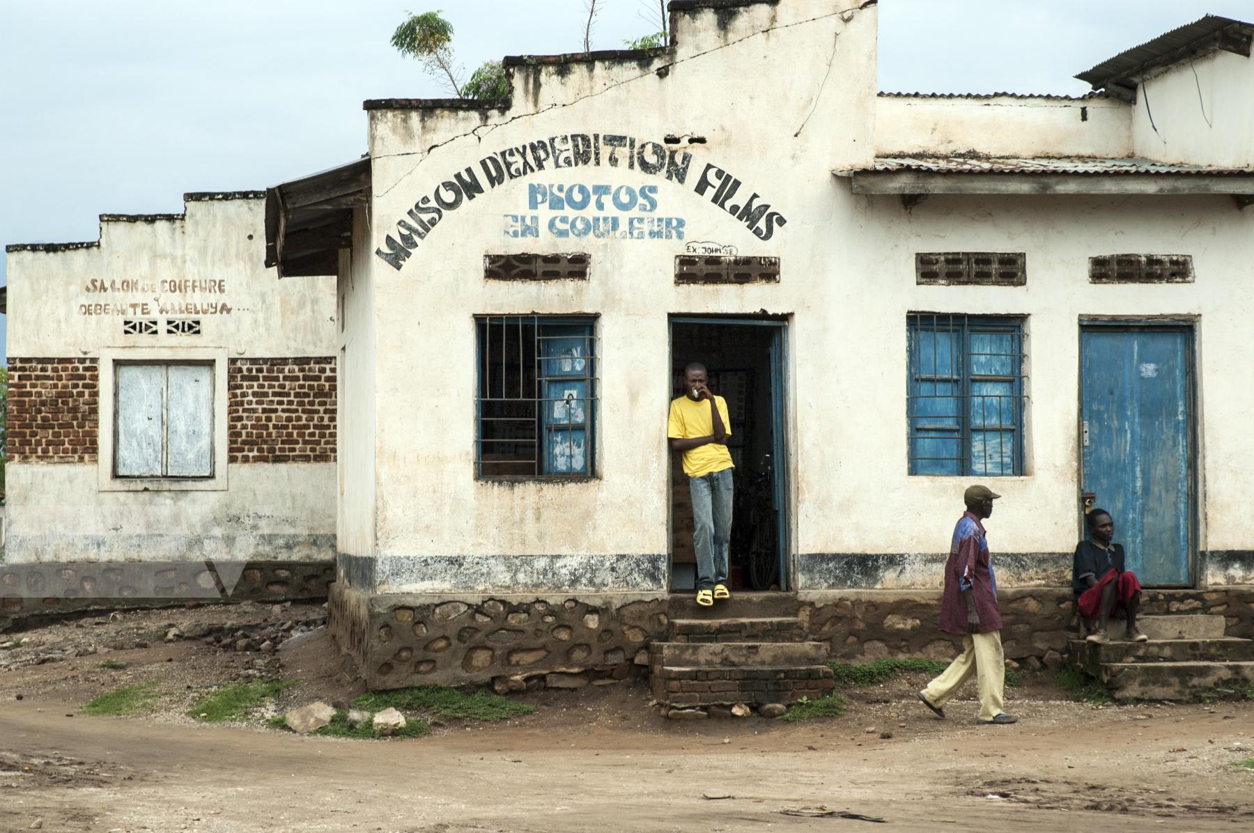 Purchase Life in Democratic Republic of Congo by Tish Lampert