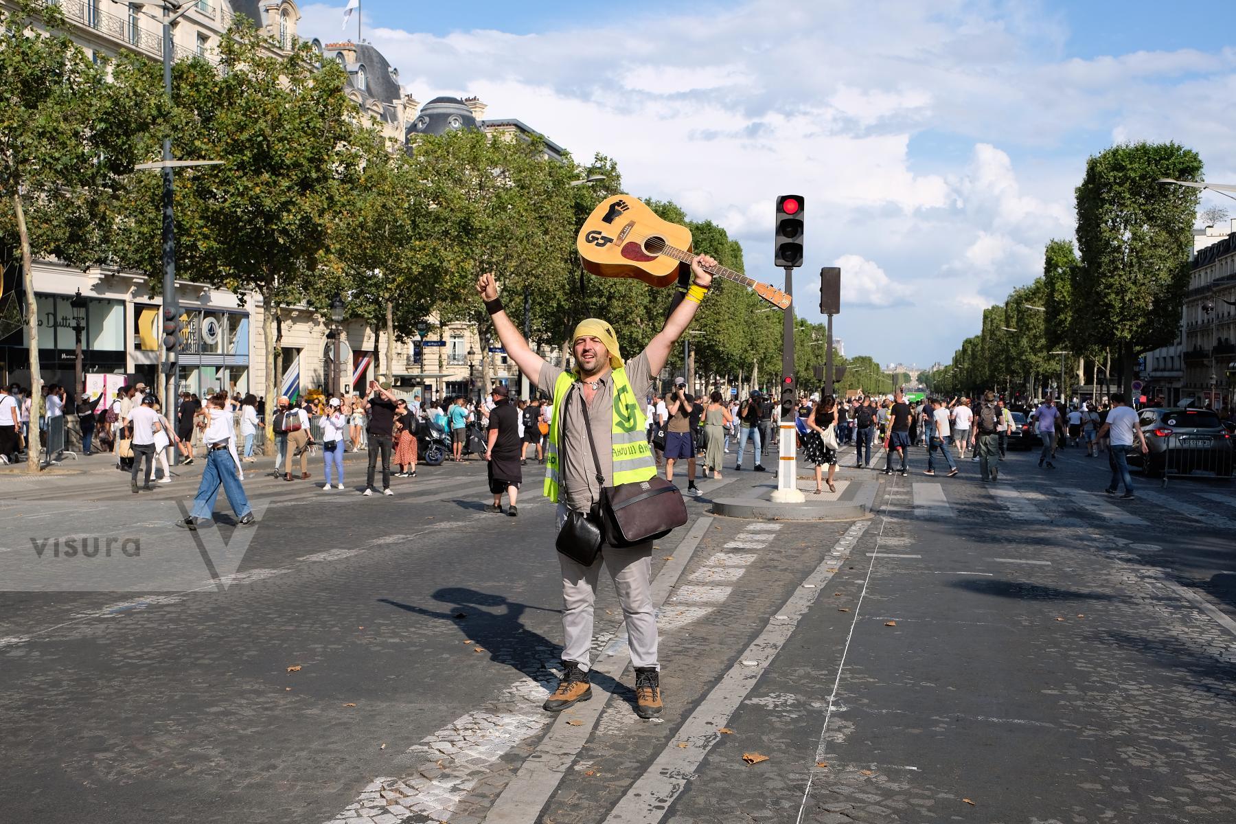 Purchase Gilets jaunes on the Champs-Élysées by Remon Haazen
