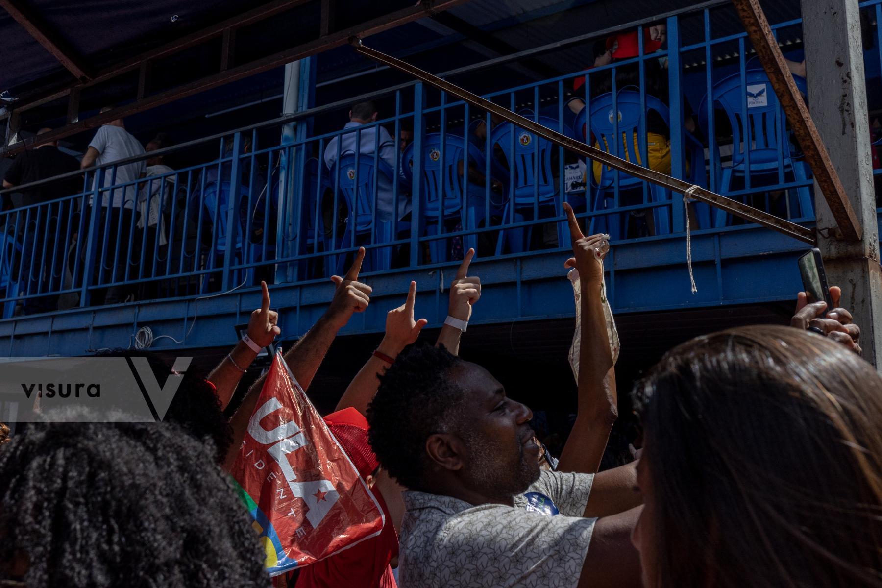 Purchase Lula meets supporters in Rio de Janeiro, October 2022 by Marí­a Magdalena Arréllaga