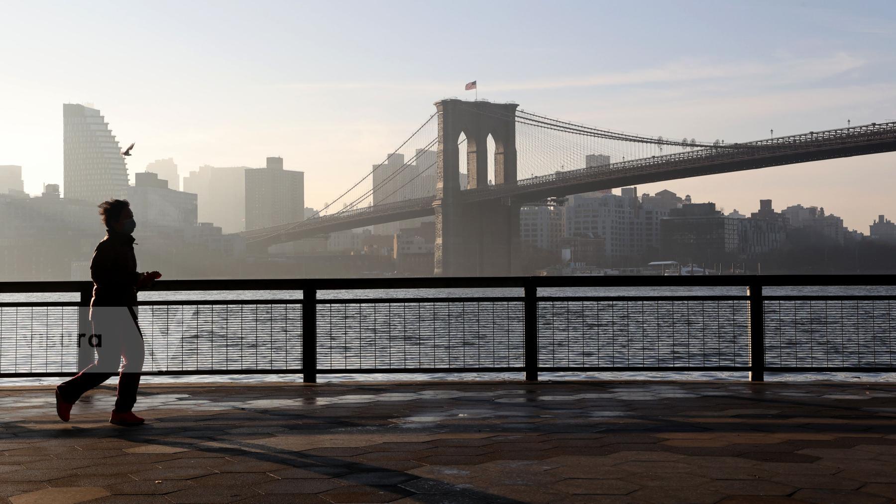 Purchase Manhattan Bridge, Brooklyn Bridge by Luiz C. Ribeiro