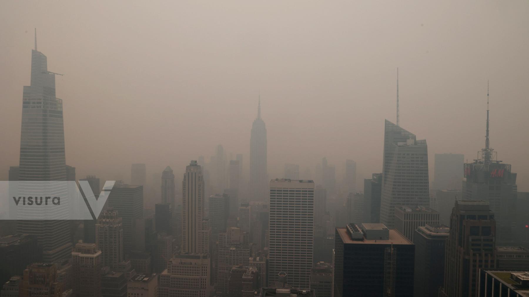 Purchase New York City enveloped by Canadian wildfires smoke by Luiz C. Ribeiro