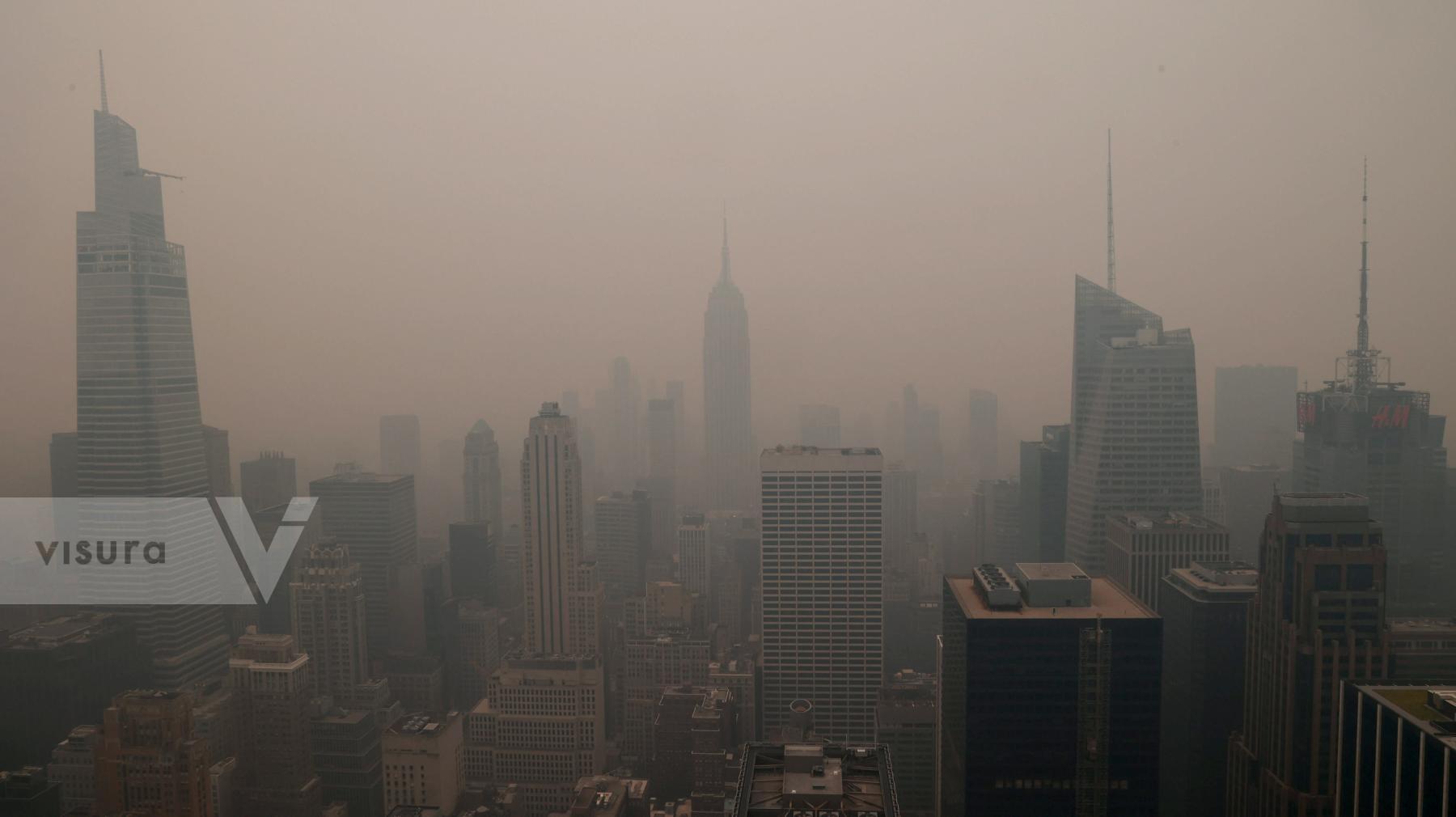 Purchase New York City enveloped by Canadian wildfires smoke by Luiz C. Ribeiro