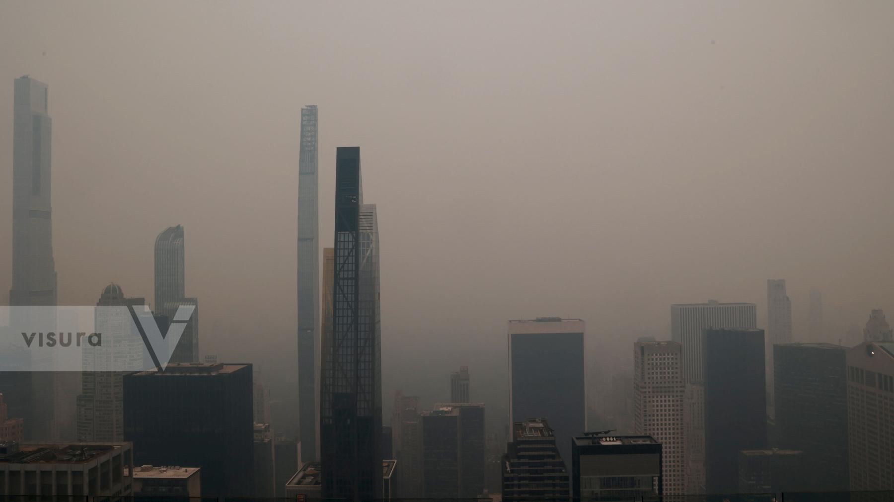 Purchase New York City enveloped by Canadian wildfires smoke by Luiz C. Ribeiro