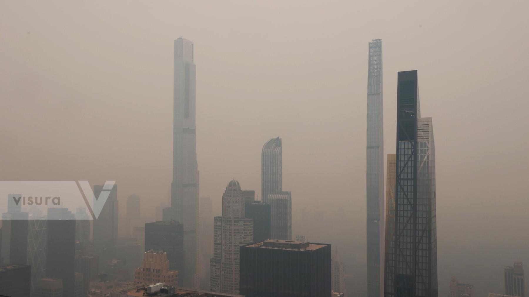 Purchase New York City enveloped by Canadian wildfires smoke by Luiz C. Ribeiro