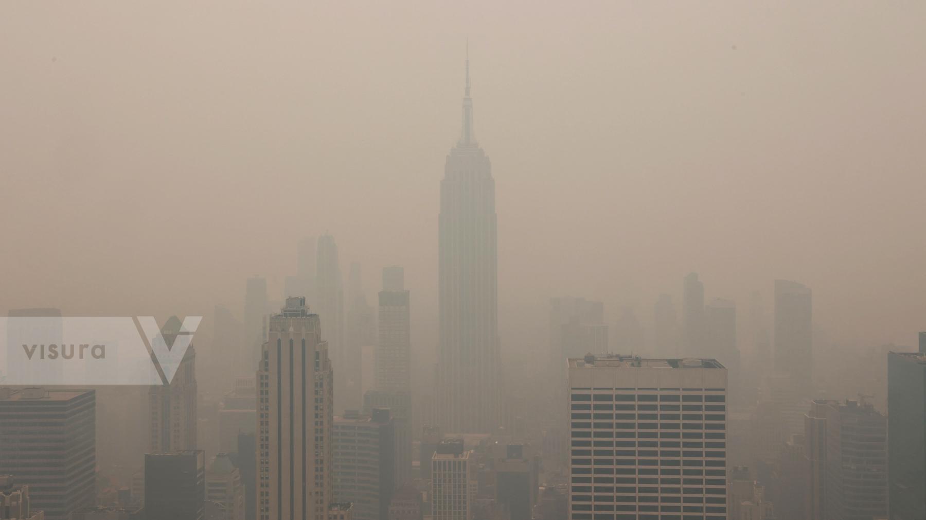 Purchase New York City enveloped by Canadian wildfires smoke by Luiz C. Ribeiro