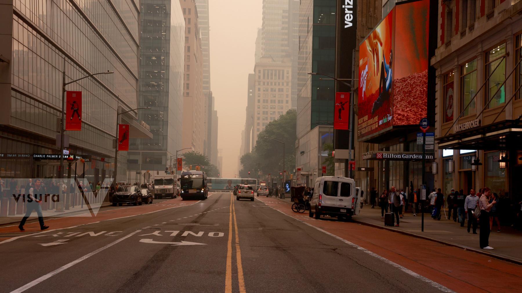 Purchase New York City enveloped by Canadian wildfires smoke by Luiz C. Ribeiro