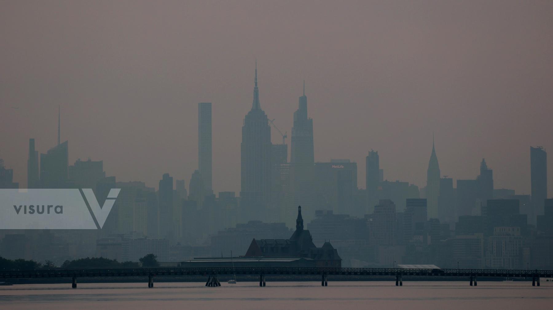 Purchase Haze and smoke from the Canadian wild fires by Luiz C. Ribeiro